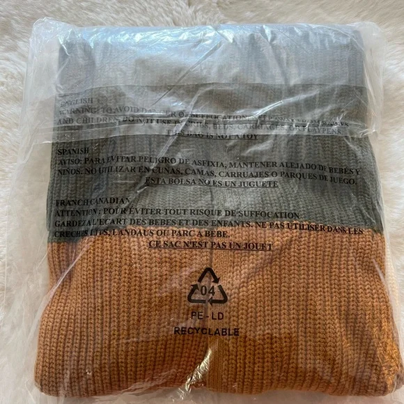 Time & Tru cardigan, runs big, very cute for layering - Picture 4 of 5